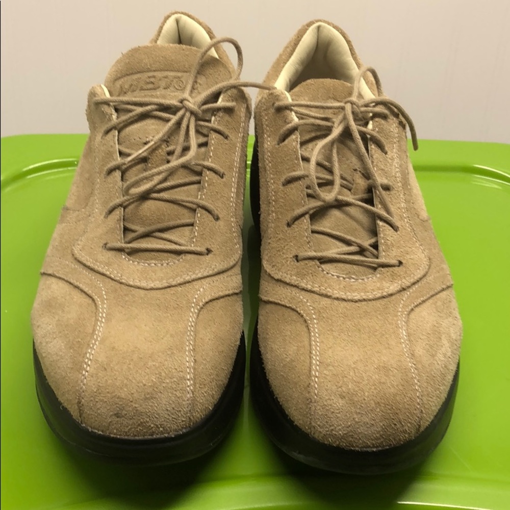 MBT Walking Shoes Beach 9